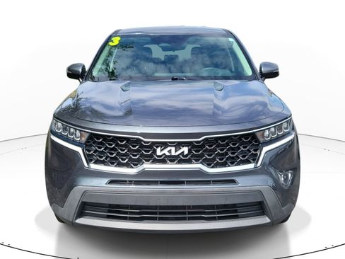Used 2023 Kia Sorento LX FWD image 2
