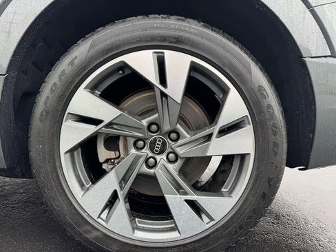 Used 2021 Audi e-tron Premium w/ Towing Package image 16