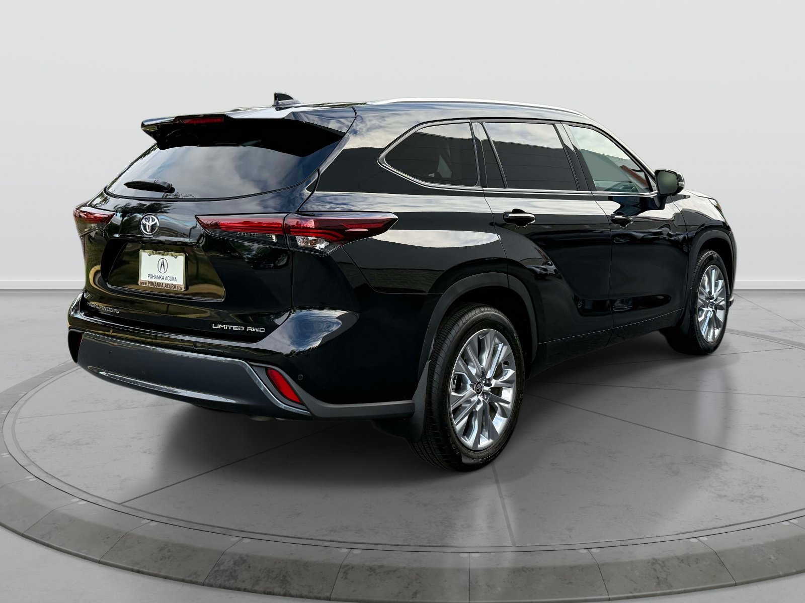Used 2026 Toyota Highlander Limited AWD/4WD image 2