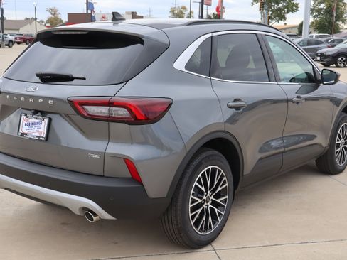 New 2025 Ford Escape SE image 5