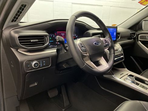 Used 2021 Ford Explorer XLT w/ Equipment Group 202A image 18