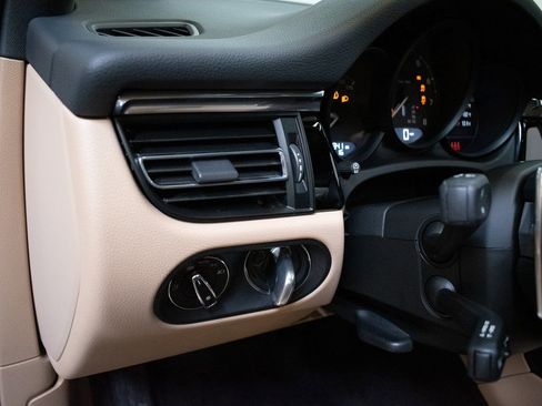 Used 2025 Porsche Macan image 20