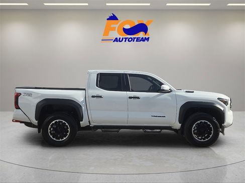 Used 2024 Toyota Tacoma TRD Off-Road image 6