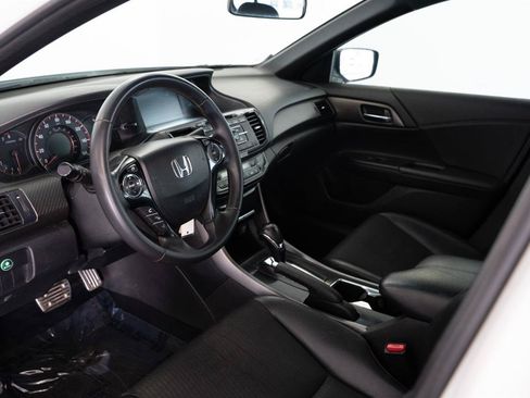 Used 2017 Honda Accord Sport image 11