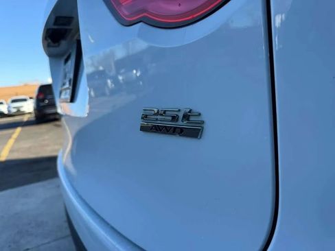 Used 2019 Jaguar F-PACE Premium image 6