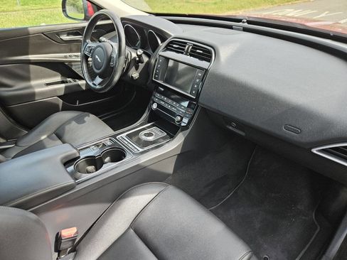 Used 2017 Jaguar XE Premium image 16