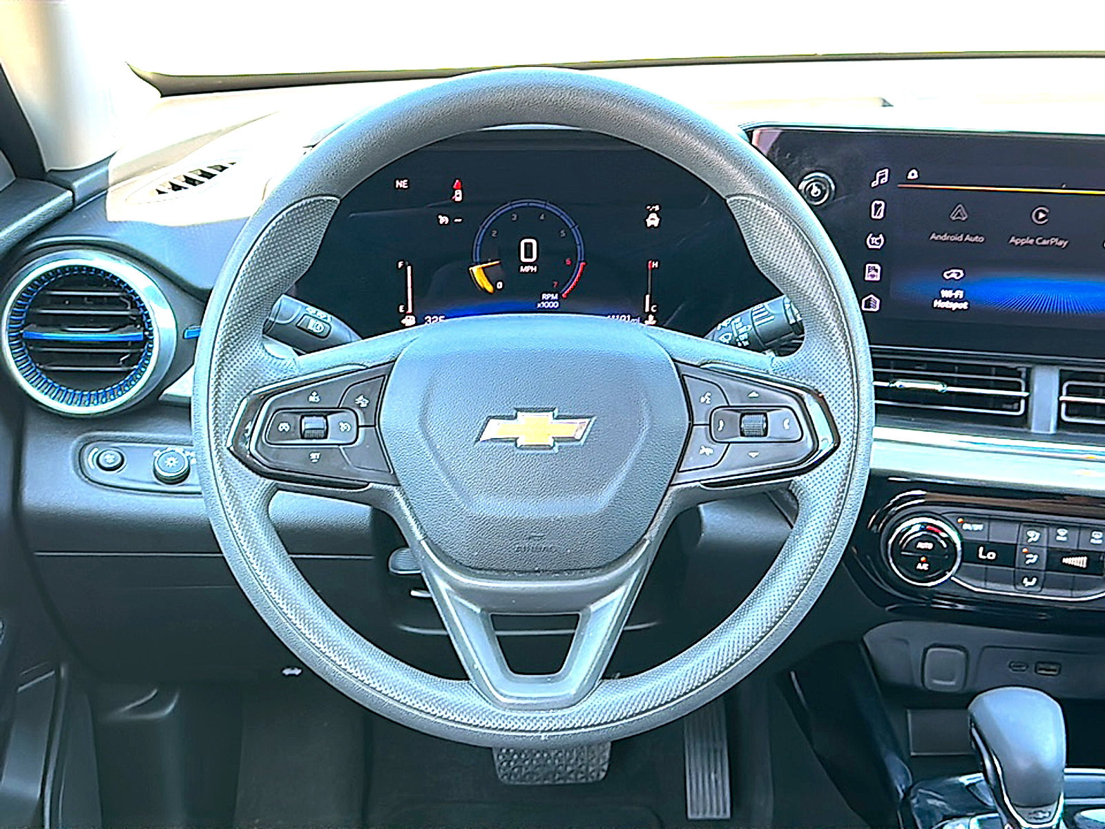 Used 2025 Chevrolet Trax LT FWD image 21