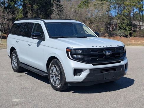 Certified 2025 Ford Expedition Active image 2