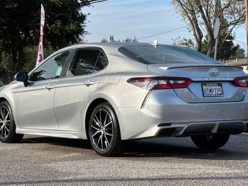 Used 2021 Toyota Camry SE image 5