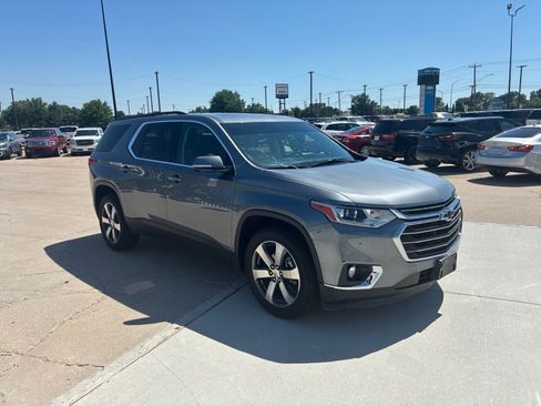 Used 2019 Chevrolet Traverse LT w/ LT Premium Package AWD/4WD image 9