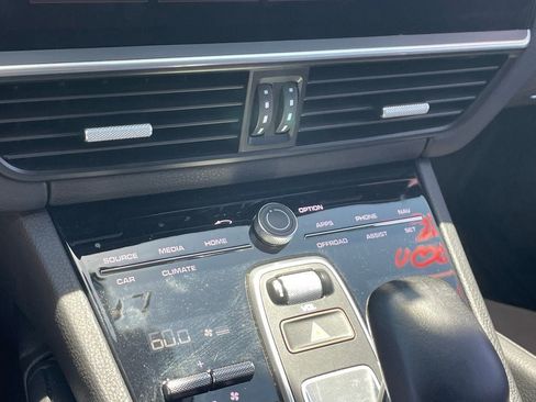 Used 2023 Porsche Cayenne Coupe AWD/4WD image 9