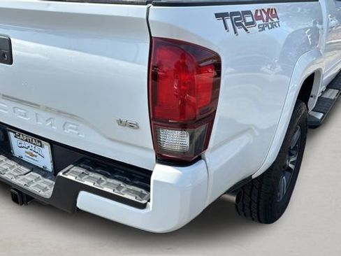 Used 2019 Toyota Tacoma TRD Sport image 36