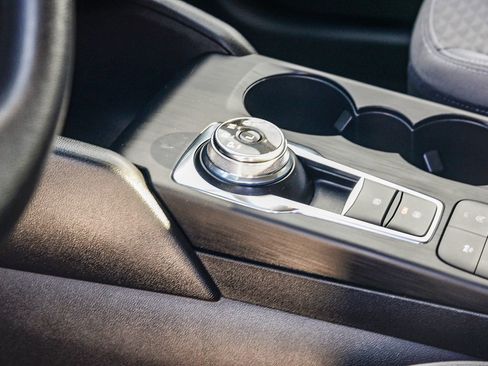 Used 2020 Ford Escape SE image 19