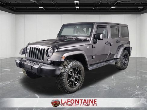 Used 2017 Jeep Wrangler Unlimited Sahara image 4