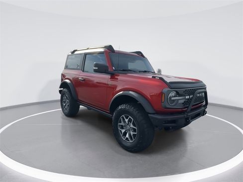 Used 2023 Ford Bronco Badlands image 2