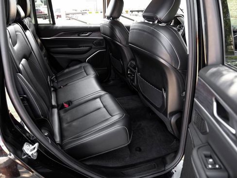 Used 2022 Jeep Grand Cherokee Limited image 46