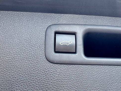 Used 2021 Toyota Highlander XLE AWD/4WD image 20