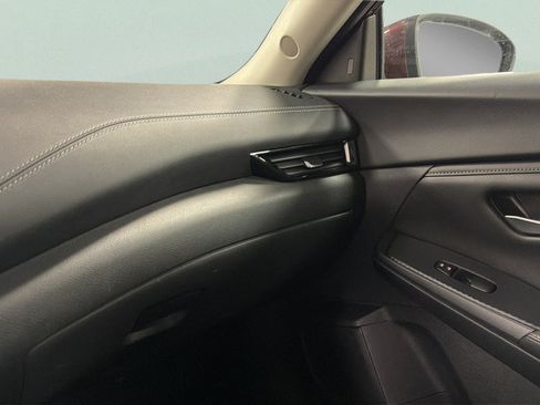 Used 2024 Nissan Sentra SV FWD image 32