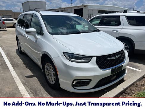 Used 2022 Chrysler Pacifica Touring-L FWD image 1