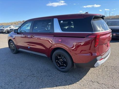 New 2026 Kia Carnival FWD image 5