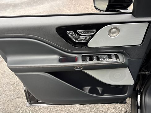 New 2026 Lincoln Aviator Reserve AWD/4WD image 11