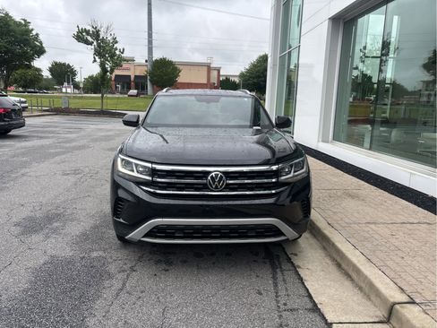 Used 2020 Volkswagen Atlas Cross Sport SE w/ Panoramic Sunroof Package FWD image 3