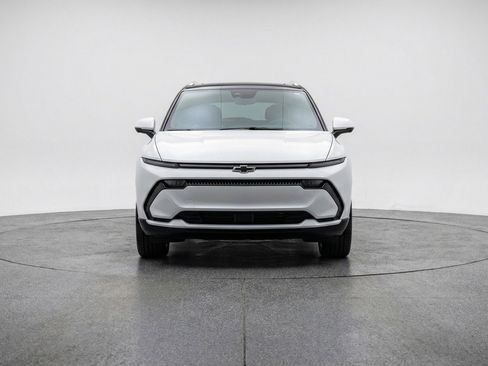 Used 2025 Chevrolet Equinox LT image 2