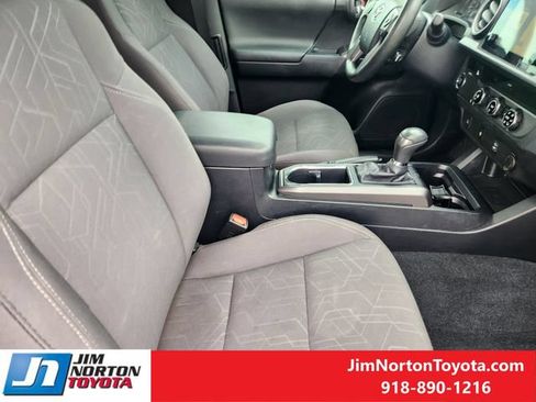 Used 2017 Toyota Tacoma TRD Sport w/ Tow Package RWD image 15