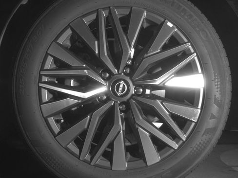 Used 2025 Nissan Altima 2.5 SV FWD image 12