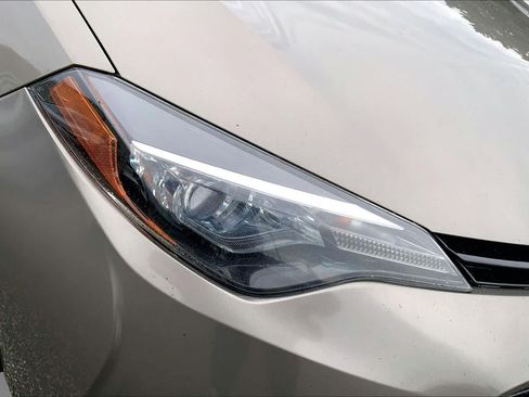 Used 2018 Toyota Corolla LE FWD image 27
