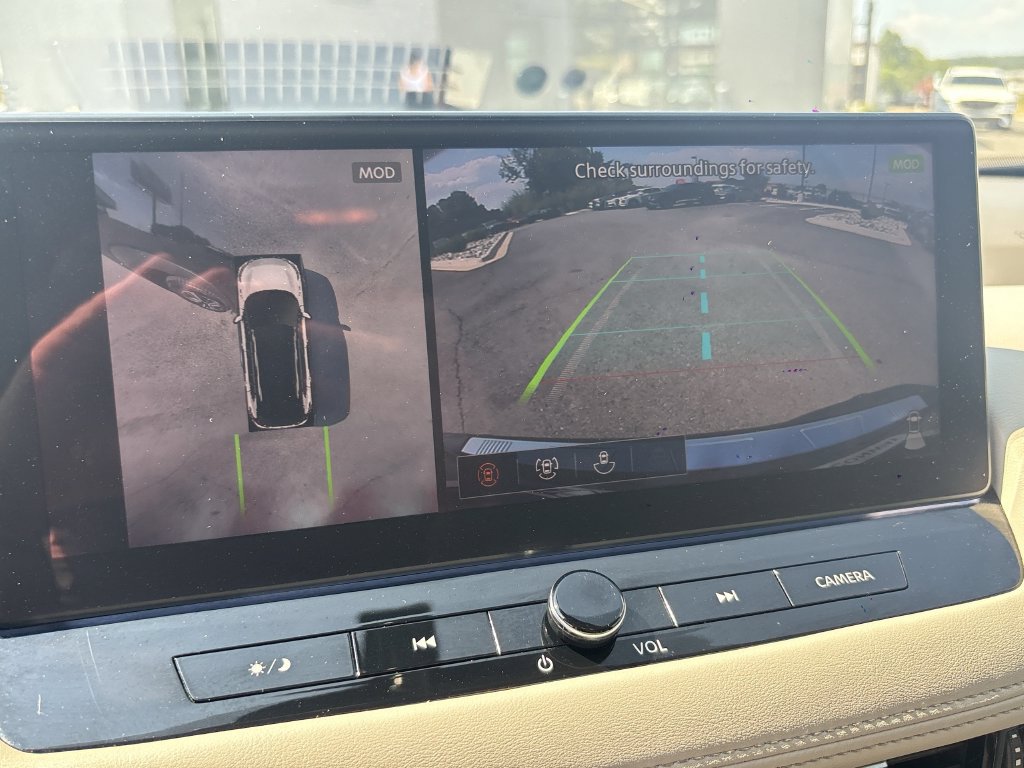 Used 2025 Nissan Rogue SL FWD image 26