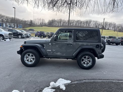 Used 2019 Jeep Wrangler Sport image 7