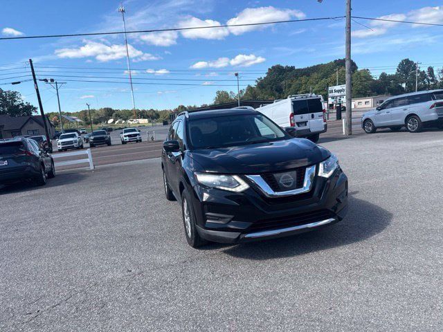 Used 2017 Nissan Rogue SV w/ SV Premium Package FWD image 8