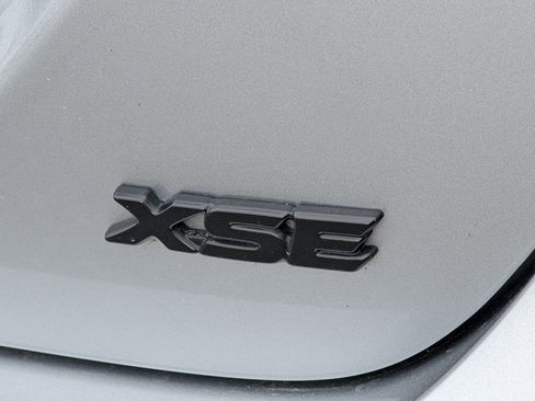 Used 2022 Toyota Camry XSE image 9