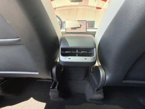 Used 2023 Tesla Model Y Performance AWD/4WD image 37