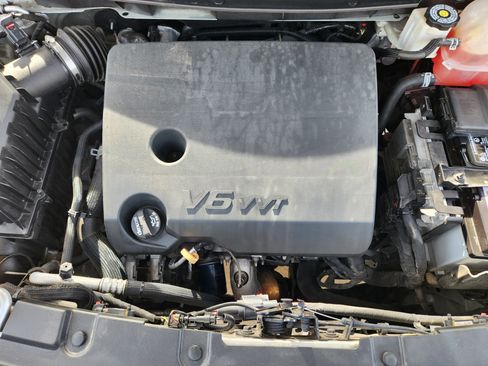 Used 2021 Chevrolet Traverse LS image 31