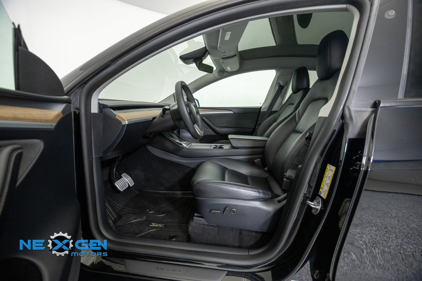 Used 2024 Tesla Model Y Performance AWD/4WD image 12