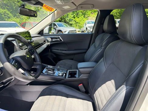 Used 2024 Mitsubishi Outlander 4WD Plug-In Hybrid image 14