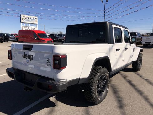Used 2024 Jeep Gladiator Sport image 5