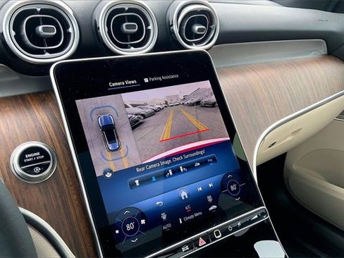 Used 2025 Mercedes-Benz GLC 300 4MATIC image 23