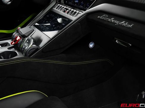 Used 2023 Lamborghini Urus Performante AWD/4WD image 39