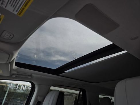 New 2026 Lincoln Navigator Reserve AWD/4WD image 10