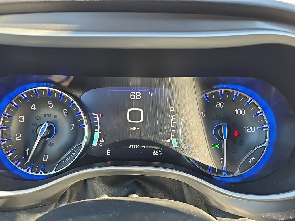 Used 2025 Chrysler Pacifica Select FWD image 29