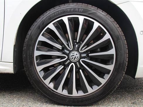 Used 2022 Volkswagen Passat 2.0T FWD image 14