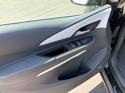 Used 2018 Chevrolet Bolt Premier w/ Driver Confidence II Package image 7