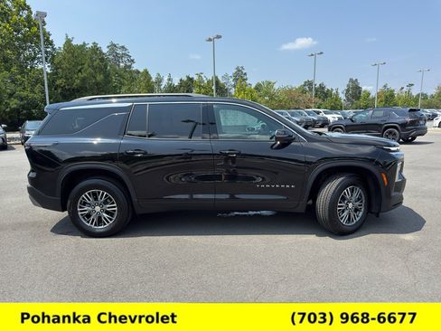 Used 2025 Chevrolet Traverse LT w/ LPO, Floor Liner Package AWD/4WD image 8