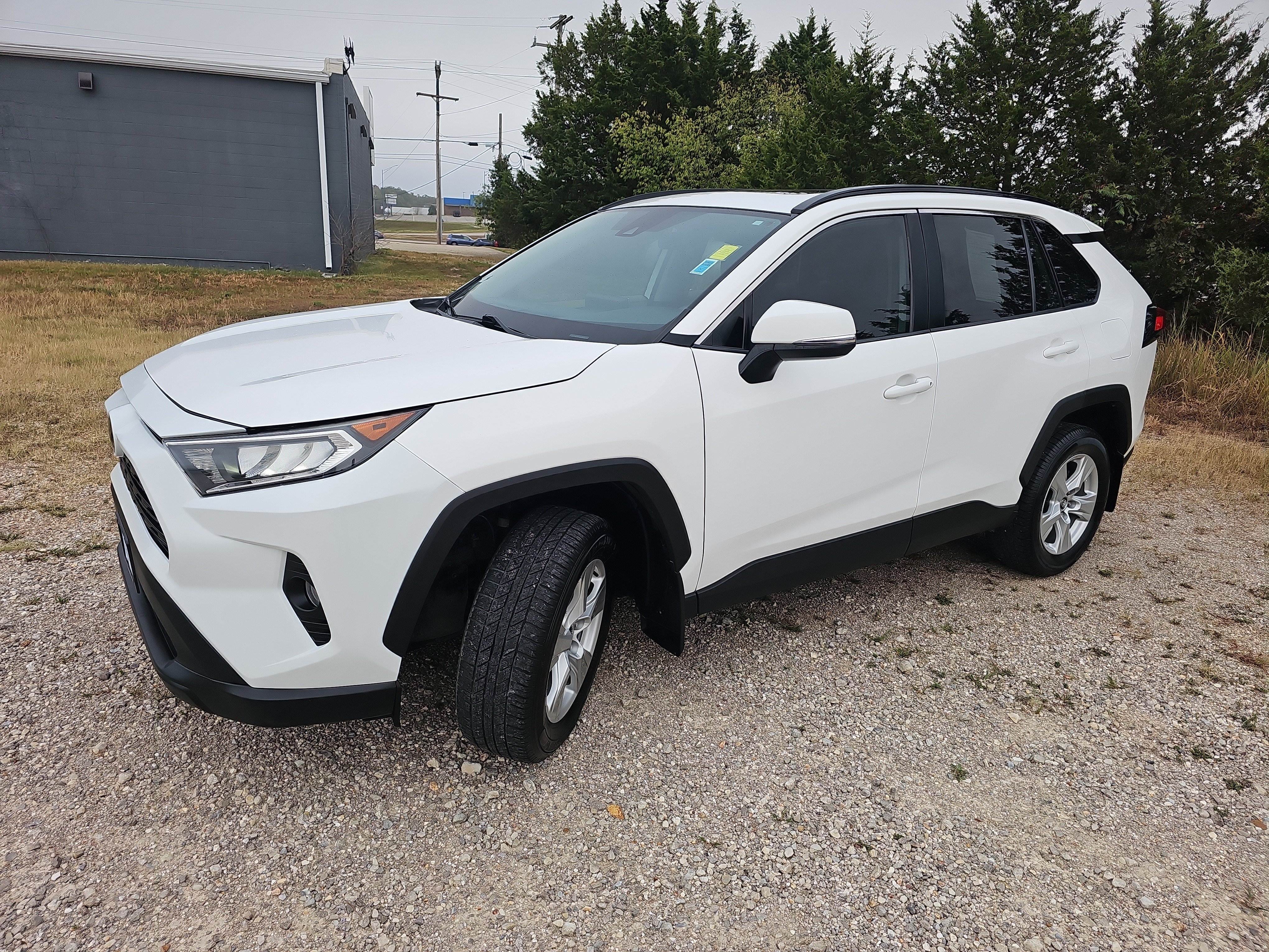Used 2020 Toyota RAV4 XLE w/ Convenience Package FWD image 8