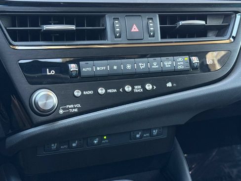 Certified 2025 Lexus ES 300h w/ Premium Package FWD image 23