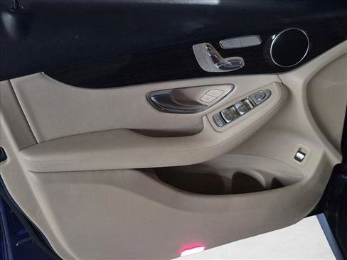 Used 2020 Mercedes-Benz GLC 300 image 9