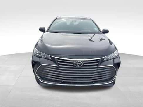 Used 2022 Toyota Avalon XLE w/ Moonroof Package image 4